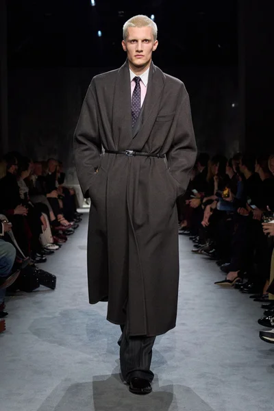 Look 14